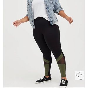 NWOT NEVER WORN - Torrid Premium Legging Mesh Olive & Black Colorblock- Size 1
